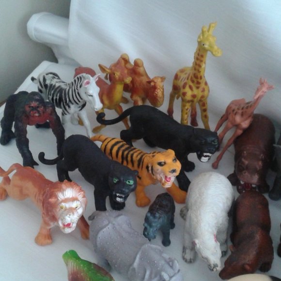 32 Rubber Animals - Picture 3 of 16